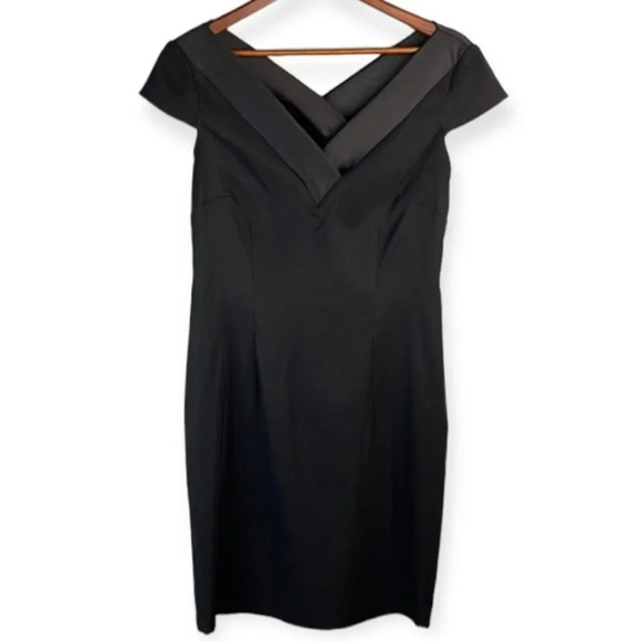 CONNECTED APPAREL Satin Trim Dress Black V-neck Cap Sleeve Form Fitting Size 10 - Picture 2 of 11